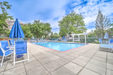 1840 Huntington Boulevard Hoffman Estates IL 60169