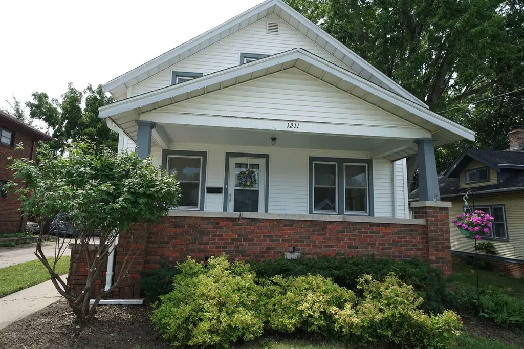1211 18TH Street Rockford IL 61104