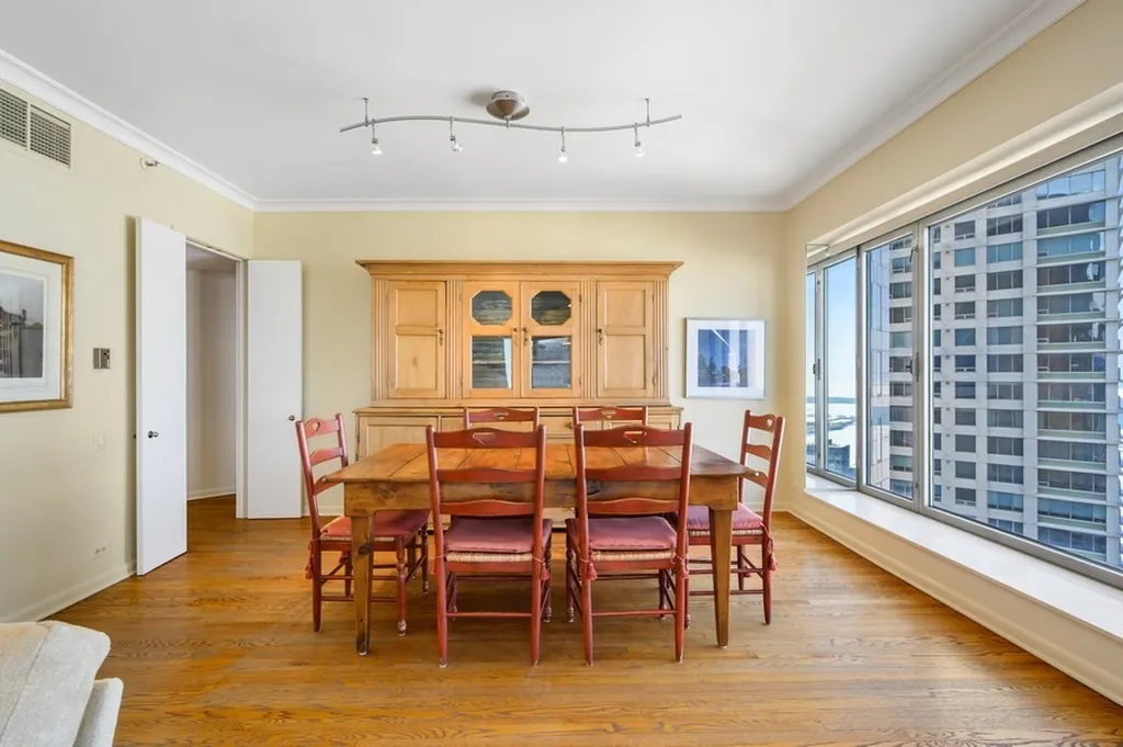 950 North Michigan Avenue Chicago IL 60611