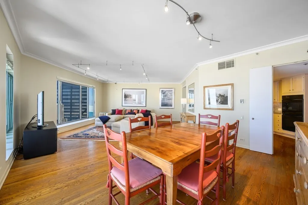 950 North Michigan Avenue Chicago IL 60611
