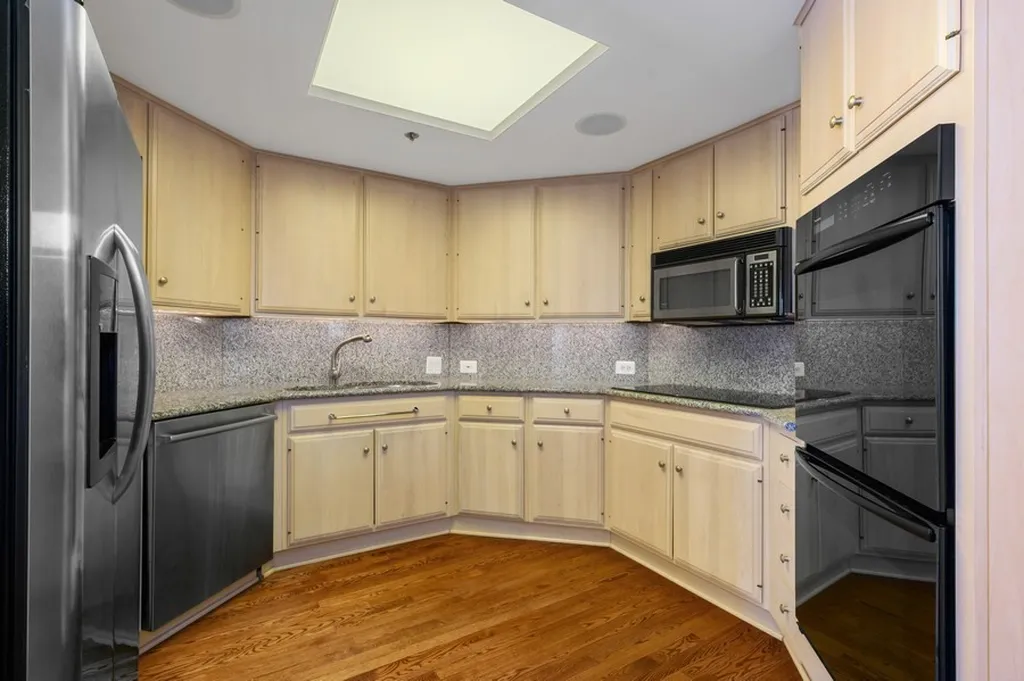 950 North Michigan Avenue Chicago IL 60611