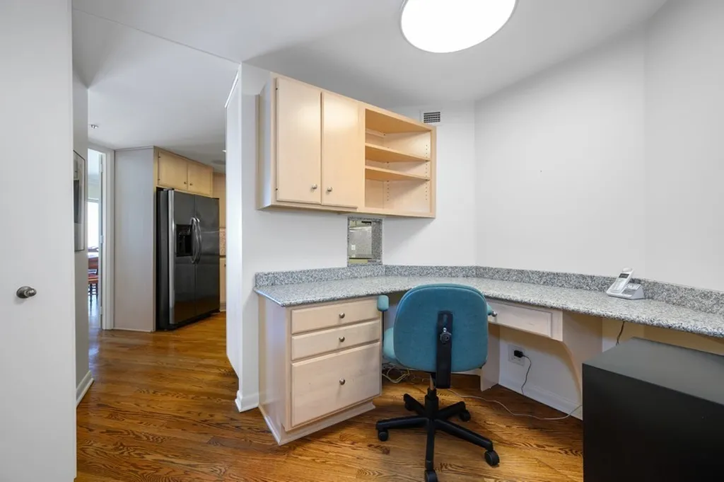 950 North Michigan Avenue Chicago IL 60611