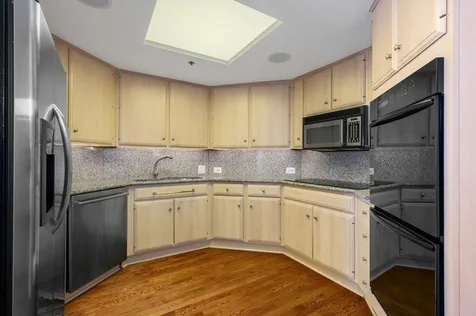 950 North Michigan Avenue Chicago IL 60611