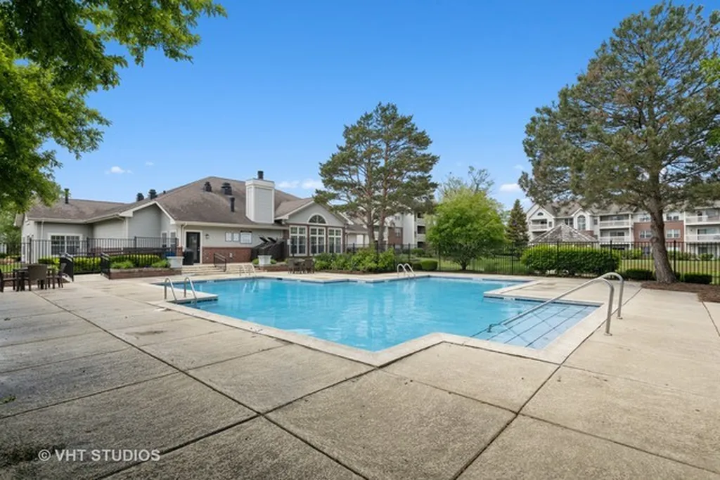82 Sterling Circle Wheaton IL 60189