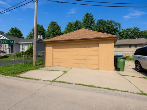5568 West 96th Street Oak Lawn IL 60453