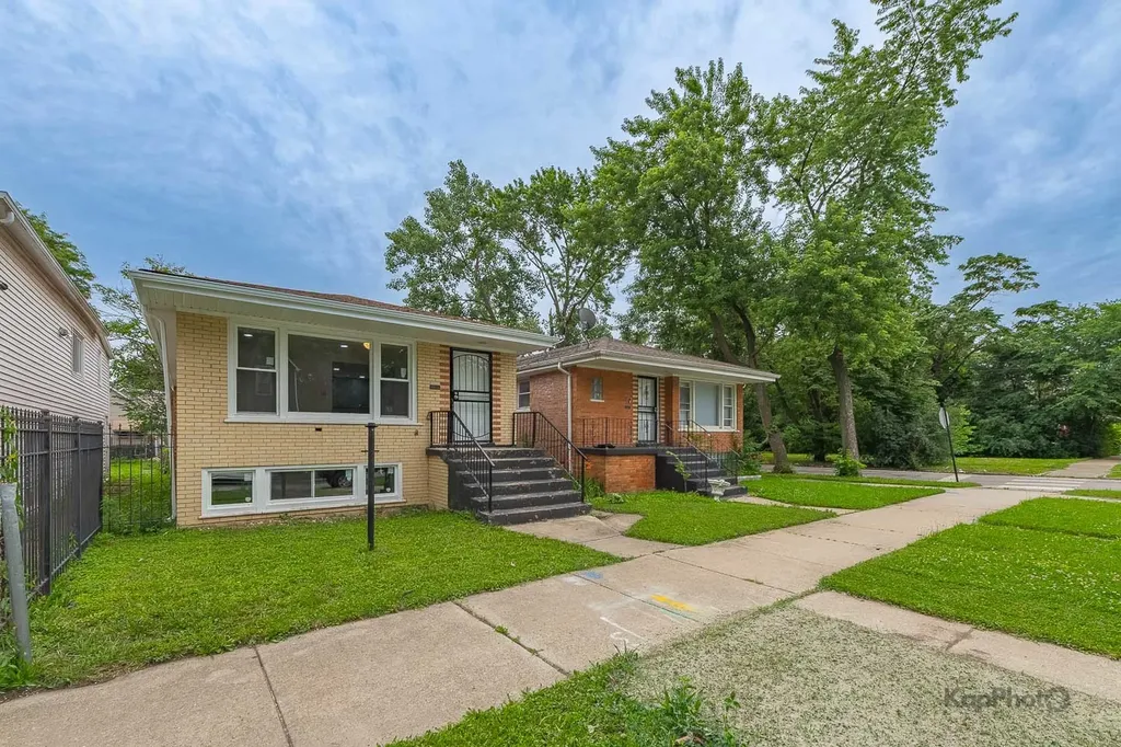 11955 South Prairie Avenue Chicago IL 60628
