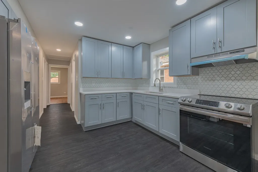11955 South Prairie Avenue Chicago IL 60628