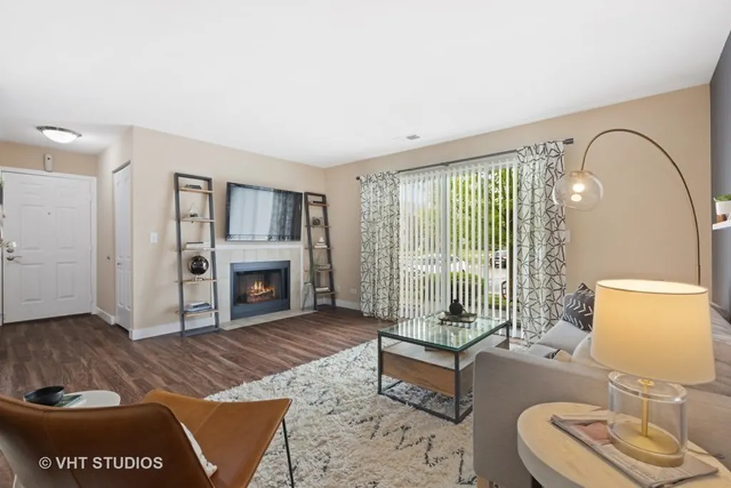 32 Sterling Circle Wheaton IL 60189