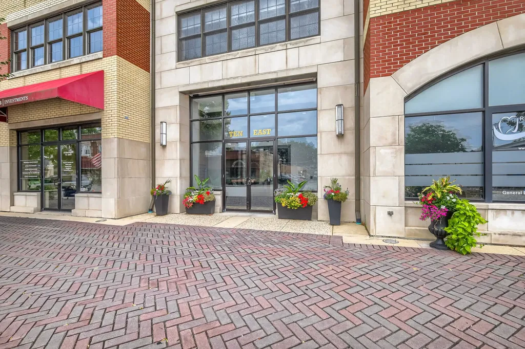 10 East Burlington Street Riverside IL 60546