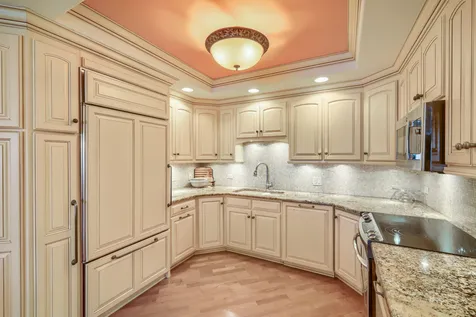 10 East Burlington Street Riverside IL 60546