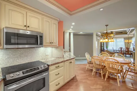 10 East Burlington Street Riverside IL 60546