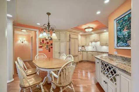 10 East Burlington Street Riverside IL 60546