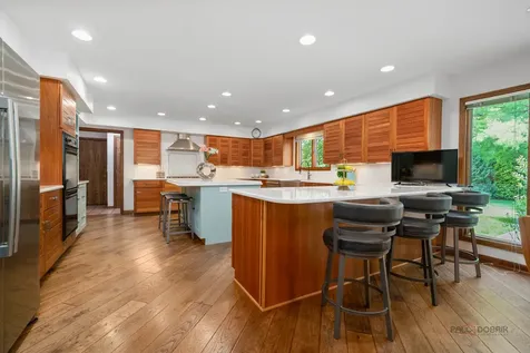 222 West Old Mill Road Lake Forest IL 60045