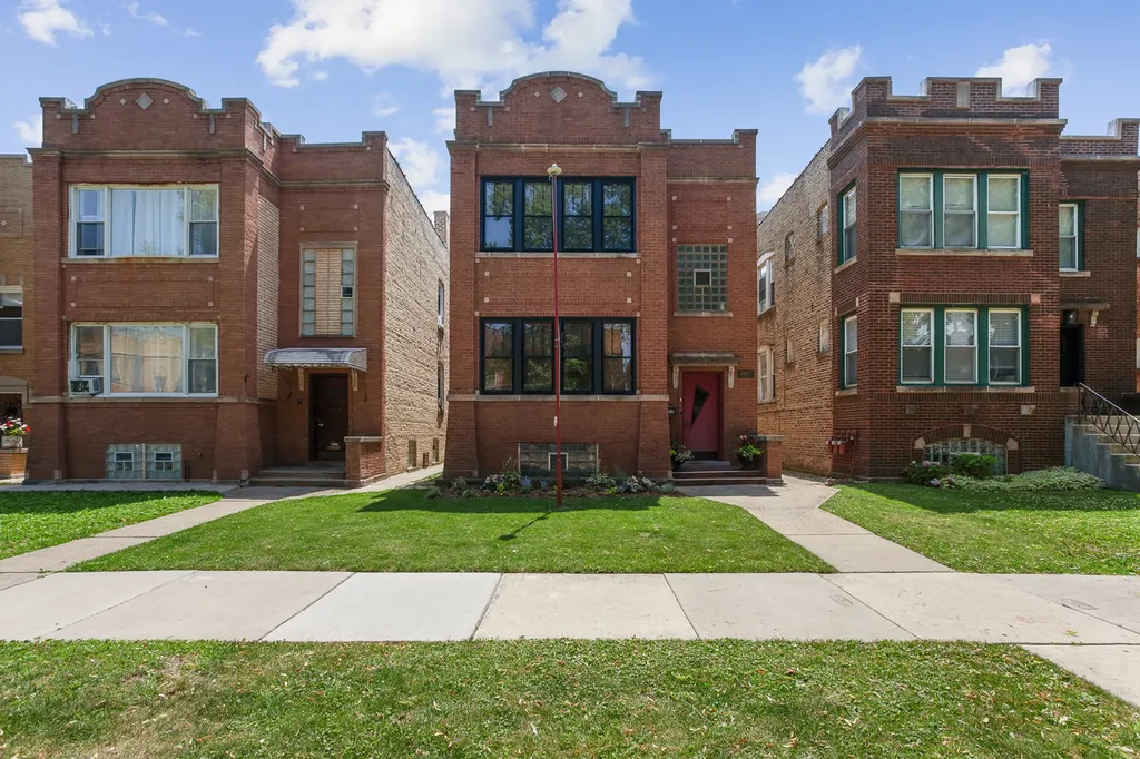 4925 North Kentucky Avenue Chicago IL 60630