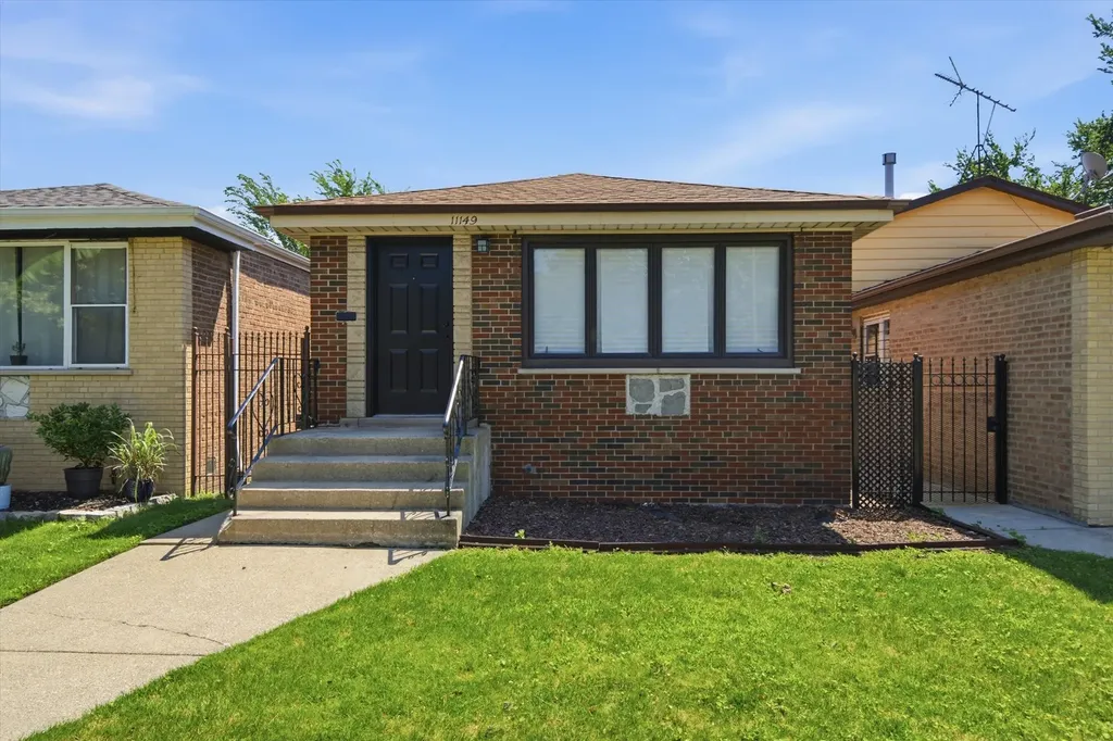 11149 South Green Bay Avenue Chicago IL 60617