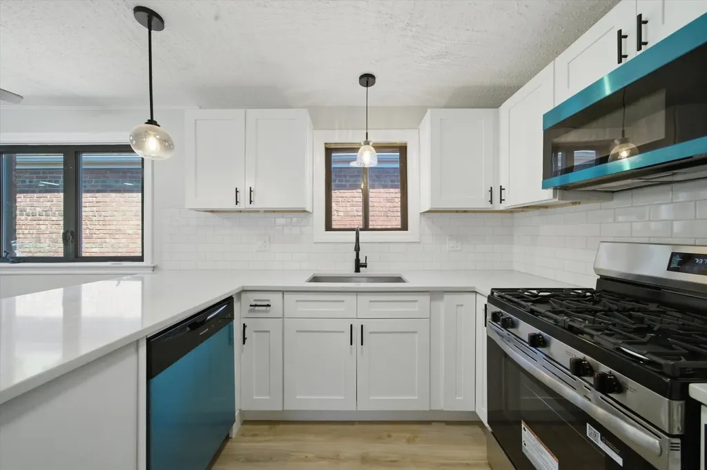 11149 South Green Bay Avenue Chicago IL 60617