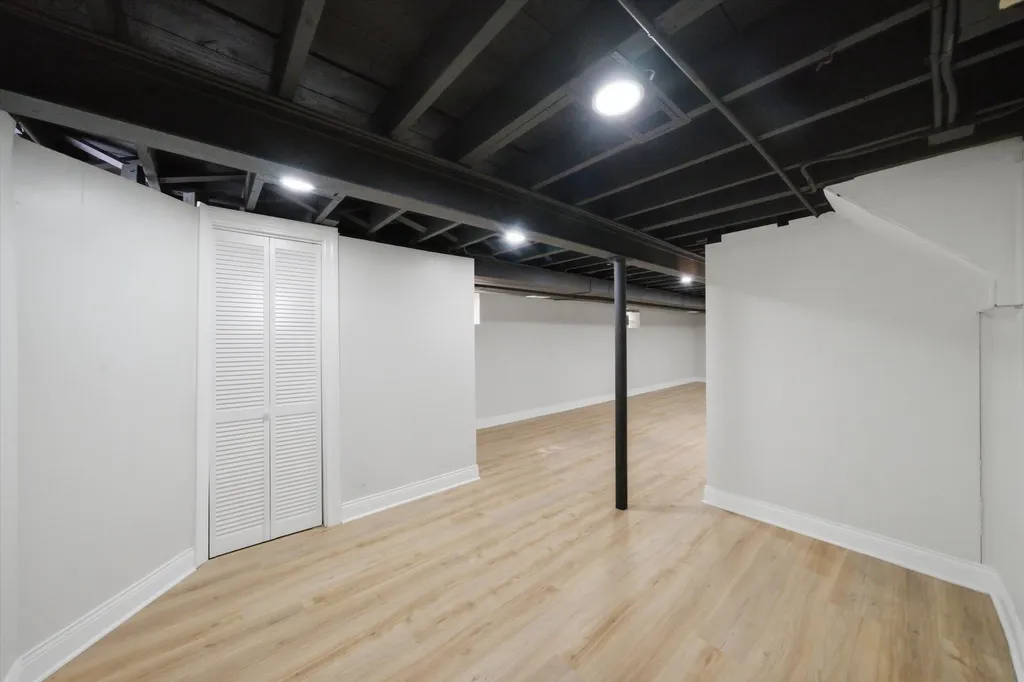 11149 South Green Bay Avenue Chicago IL 60617