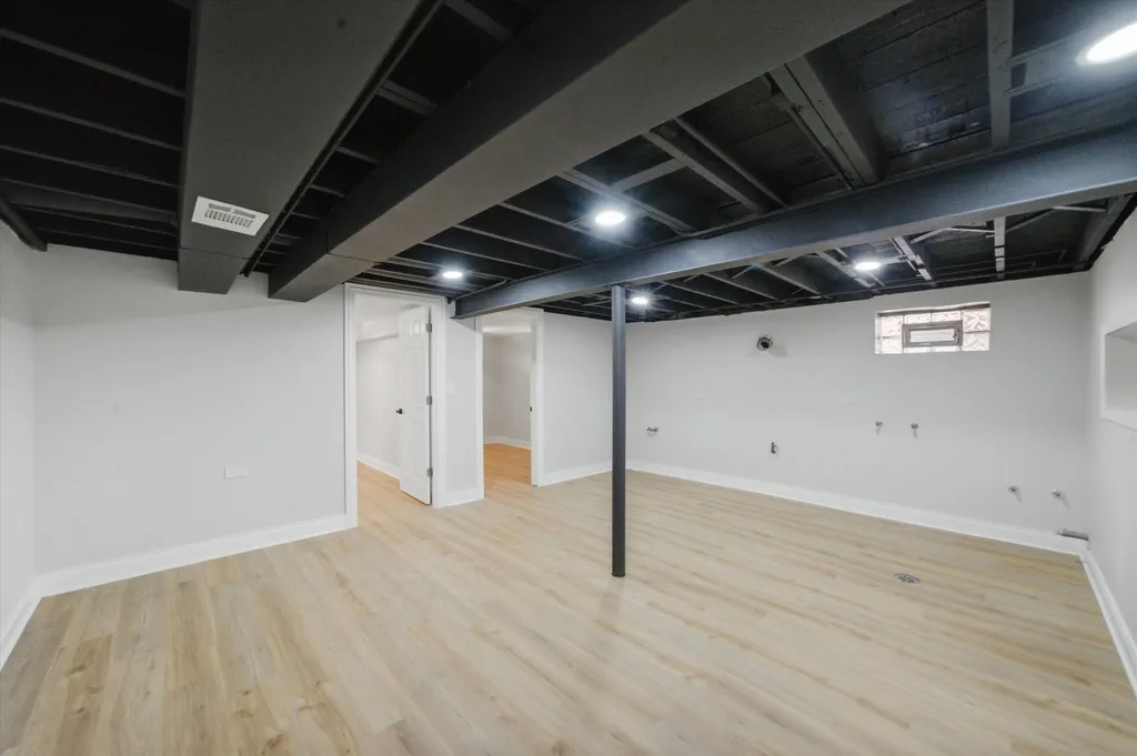 11149 South Green Bay Avenue Chicago IL 60617