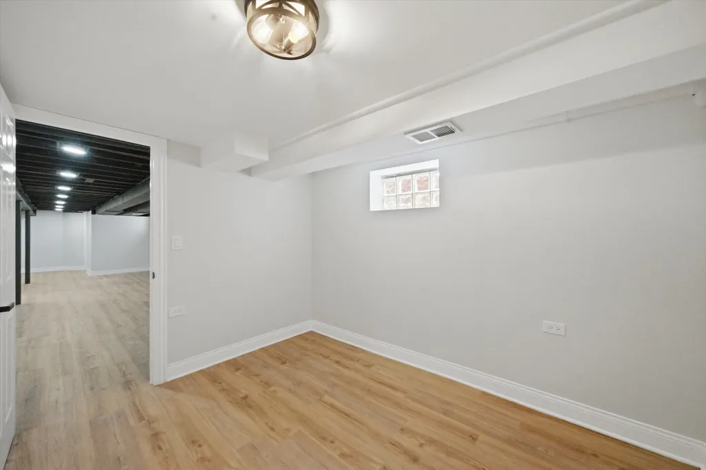 11149 South Green Bay Avenue Chicago IL 60617