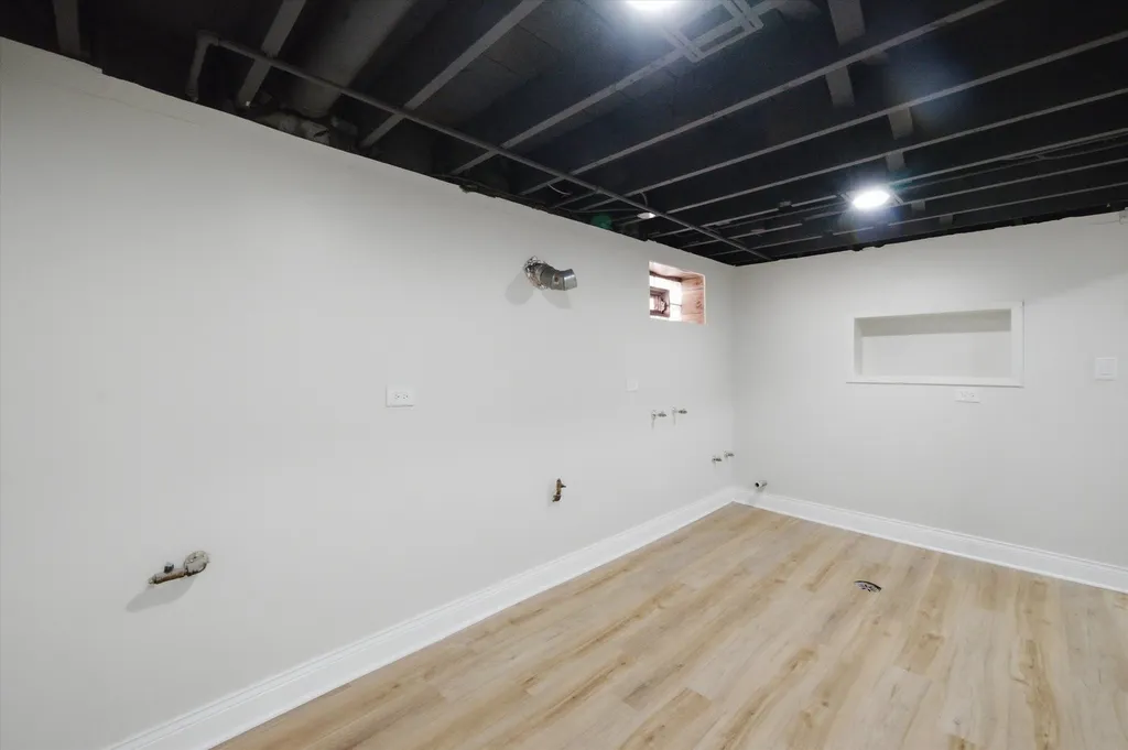 11149 South Green Bay Avenue Chicago IL 60617