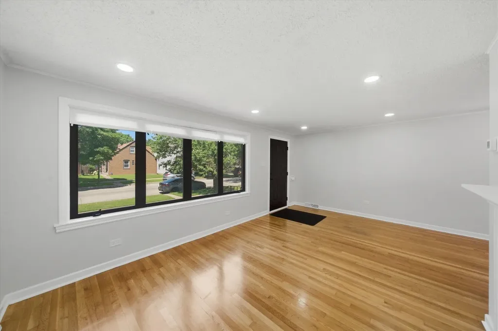 11149 South Green Bay Avenue Chicago IL 60617