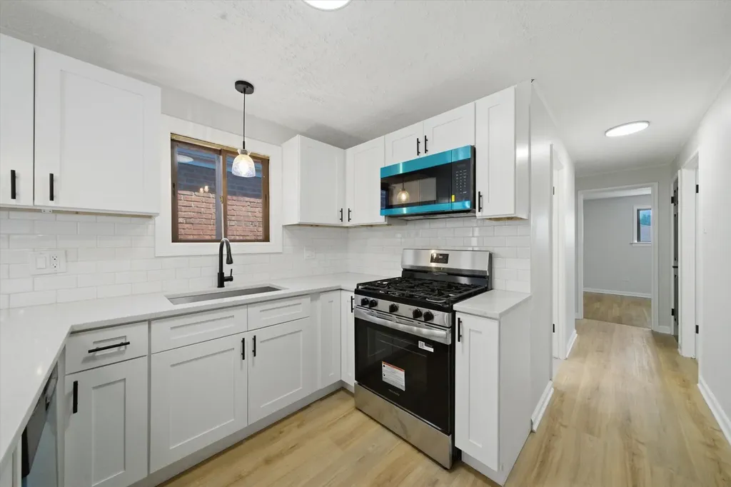 11149 South Green Bay Avenue Chicago IL 60617