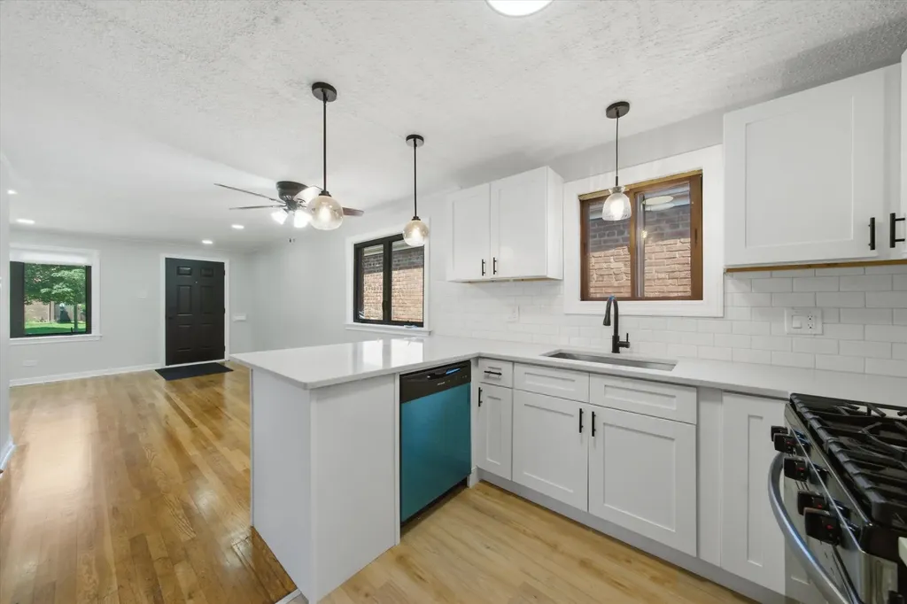 11149 South Green Bay Avenue Chicago IL 60617