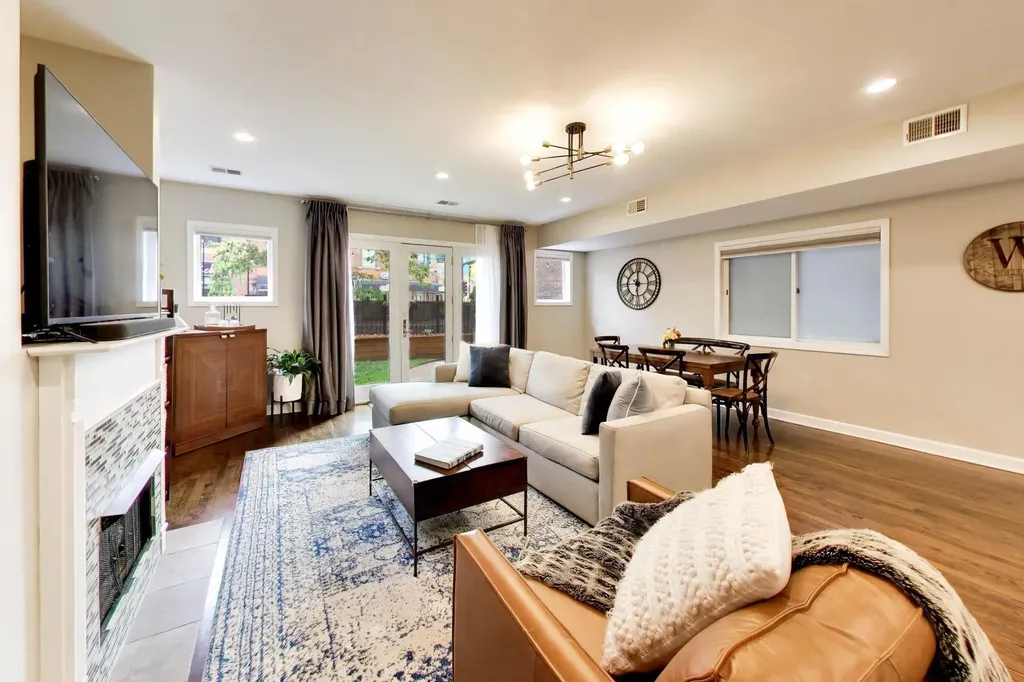 2303 West Chicago Avenue Chicago IL 60622