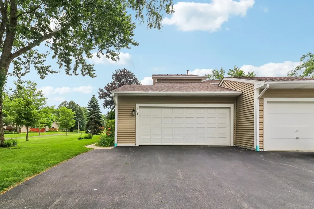 201 Colony Court Vernon Hills IL 60061