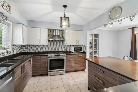201 Colony Court Vernon Hills IL 60061