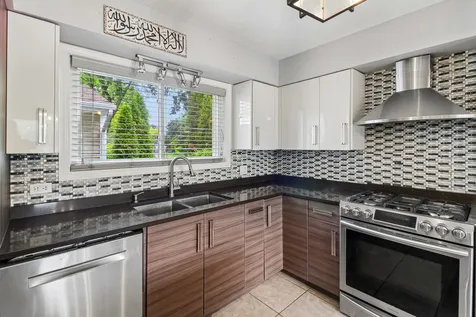 201 Colony Court Vernon Hills IL 60061