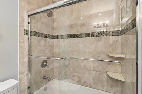 201 Colony Court Vernon Hills IL 60061