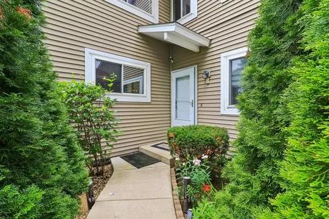 201 Colony Court Vernon Hills IL 60061