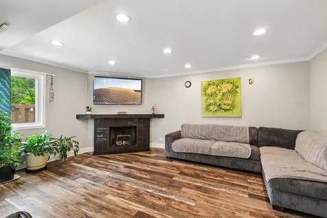 201 Colony Court Vernon Hills IL 60061
