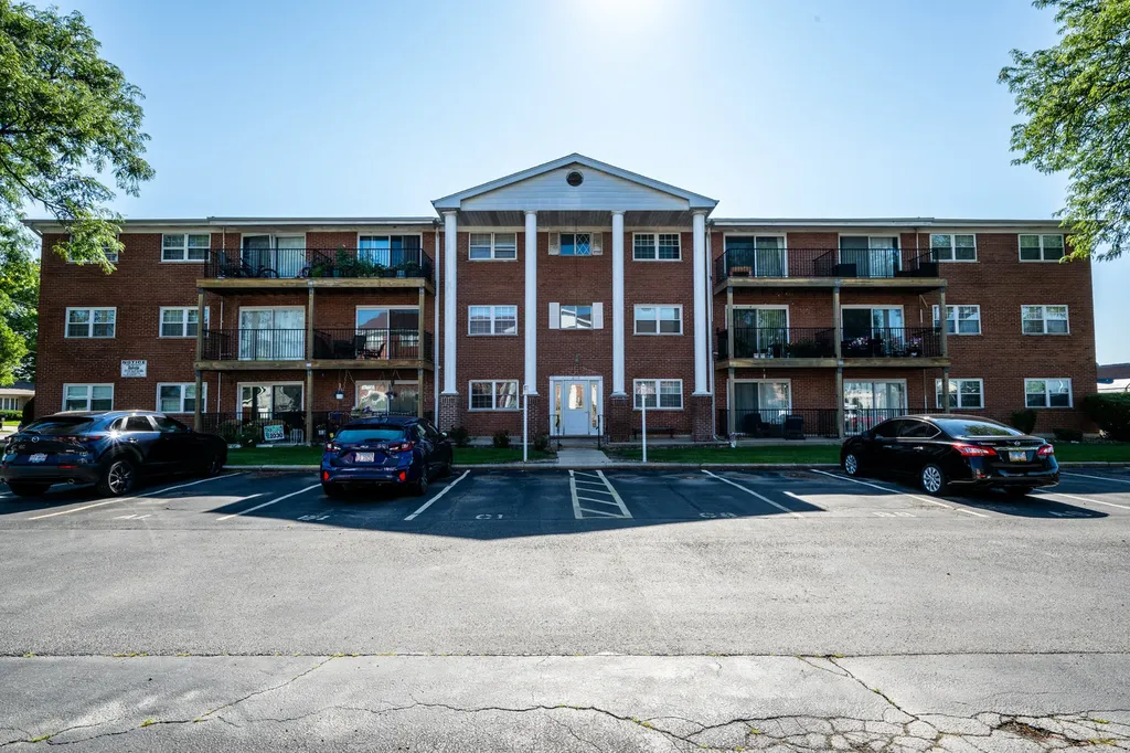 6115 West 94th Street Oak Lawn IL 60453