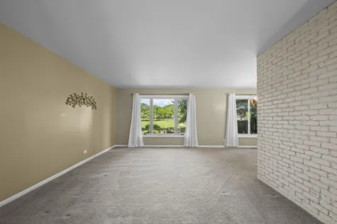 190 South Circle Avenue Bloomingdale IL 60108