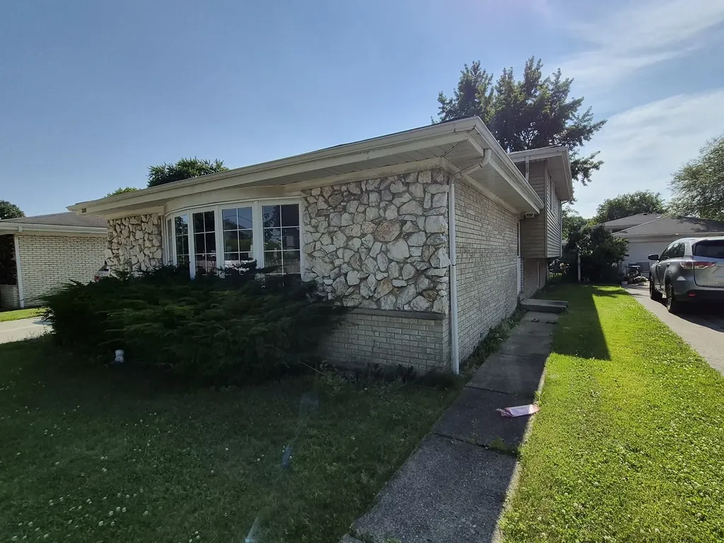 6842 North Central Avenue Chicago IL 60646