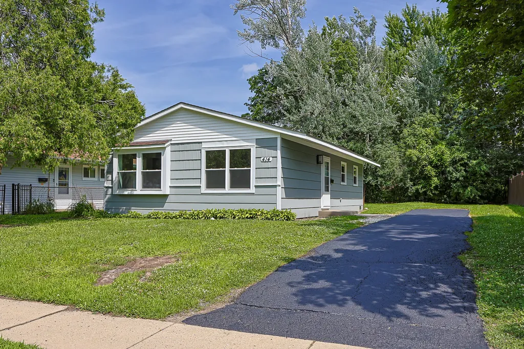 414 Tulsa Avenue Carpentersville IL 60110