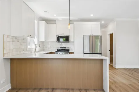 1351 West Balmoral Avenue Chicago IL 60640