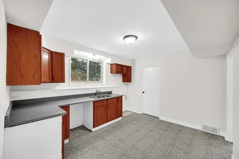 61 West 146th Street Riverdale IL 60827