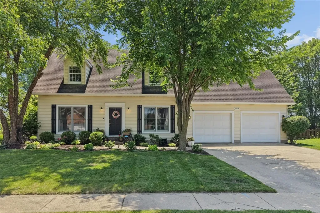 608 Fox Hollow Dekalb IL 60115