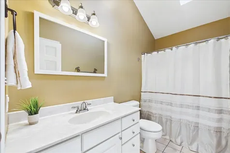 608 Fox Hollow Dekalb IL 60115