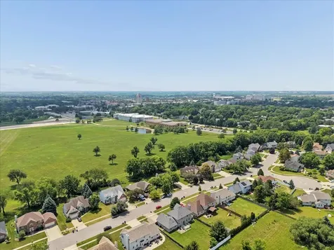 608 Fox Hollow Dekalb IL 60115