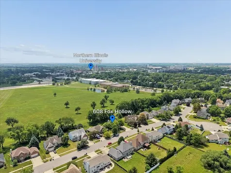 608 Fox Hollow Dekalb IL 60115