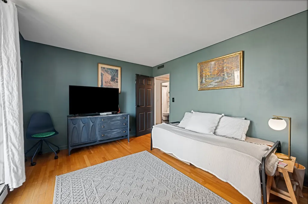 6007 North Sheridan Road Chicago IL 60660