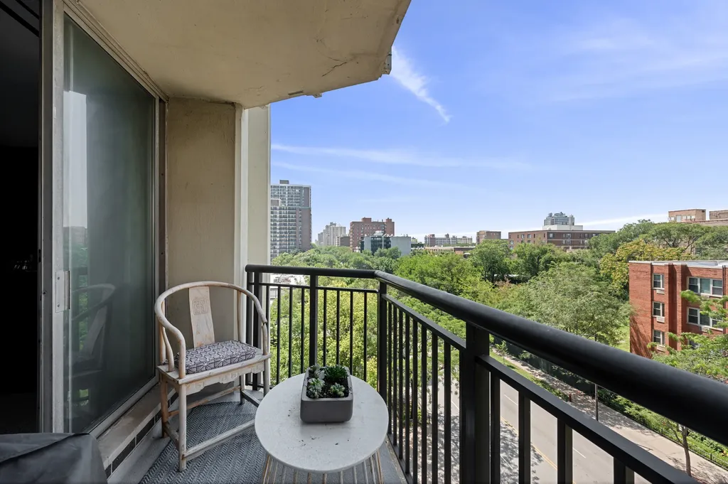 6007 North Sheridan Road Chicago IL 60660