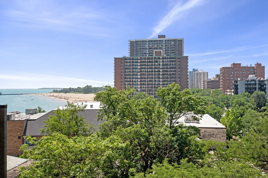 6007 North Sheridan Road Chicago IL 60660
