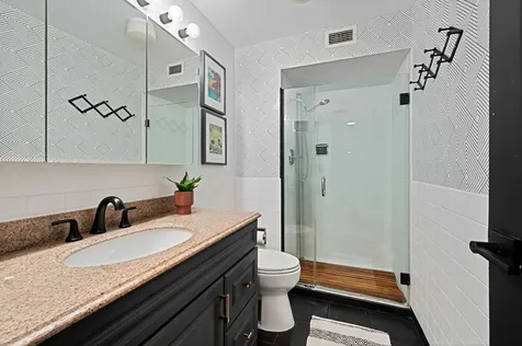 6007 North Sheridan Road Chicago IL 60660