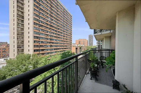 6007 North Sheridan Road Chicago IL 60660