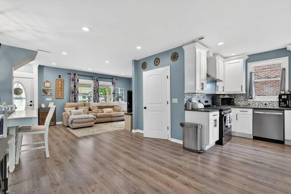 29 North Ahrens Avenue Lombard IL 60148
